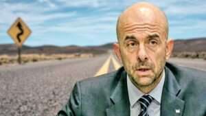 Pagano denunció al ex funcionario de Transporte por una ruta clave que quedó en manos de su familia