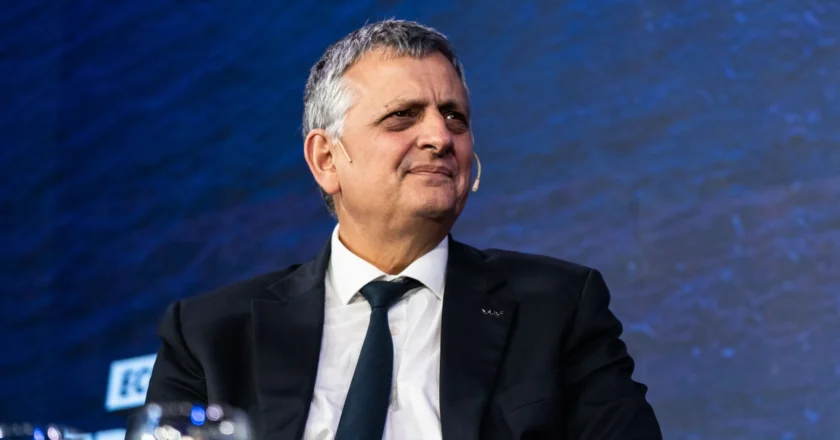 El CEO de YPF defendió el precio de la nafta: “Está cara, pero no la voy a bajar”