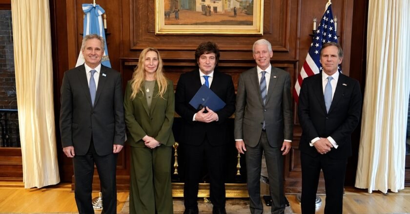 Milei cerró su agenda en Washington con una reunión clave para su vínculo con Trump