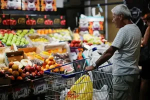 Crisis del consumo: las ventas de alimentos cayeron 1,7% en septiembre y 3% interanual
