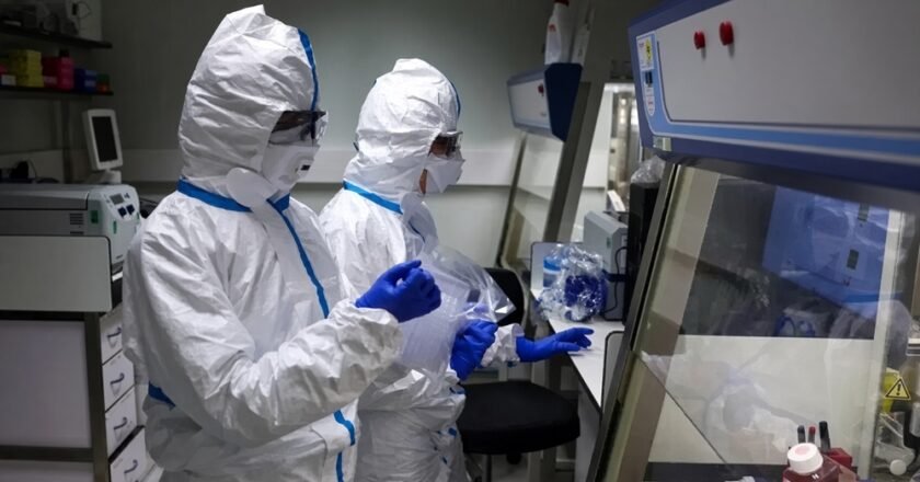 Alerta en Rusia tras la muerte de una científica de un laboratorio antiplaga: casi 200 personas quedaron bajo observación
