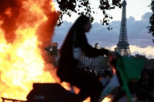 ¿Qué hay detrás de la ola de violencia en Francia y qué tan lejos puede llegar la crisis de Macron?