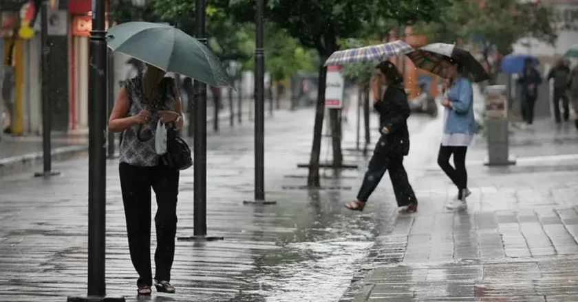 El SMN emitió múltiples alertas para este viernes: tormentas, Zonda, lluvias y nevadas en 14 provincias