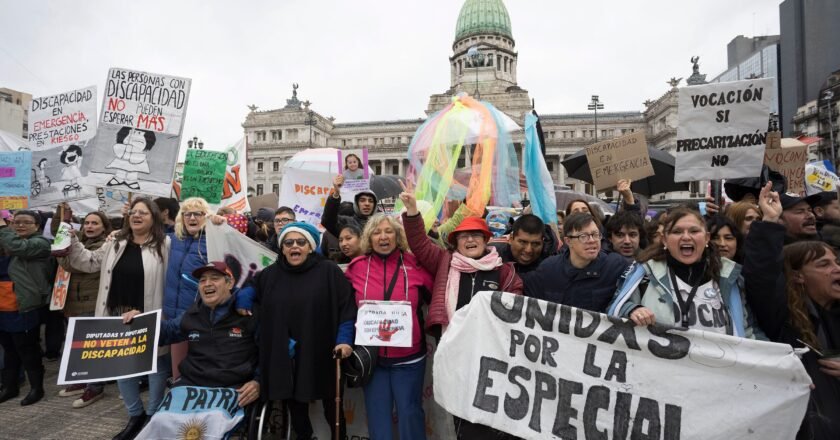 Diputados: la oposición intentará derogar el DNU 70 y extender la emergencia en discapacidad