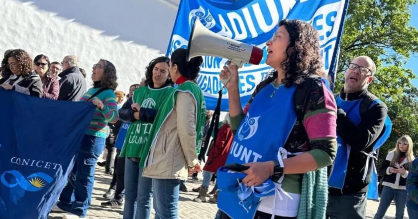 ADIUNT convocó a un paro y movilización docente para el 15 de octubre en apoyo a la Ley de Financiamiento Universitario