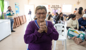 De 12 tapitas a un anteojo: cómo sumarse a la campaña que transforma plástico en salud visual