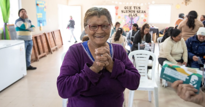 De 12 tapitas a un anteojo: cómo sumarse a la campaña que transforma plástico en salud visual
