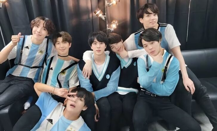 Bañarse, ponerse antitranspirante y toallitas húmedas: la insólita “guía de higiene” del fandom de BTS para los shows en La Plata