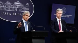 Denunciaron penalmente a Caputo y Bausili por las operaciones del oro tras el informe de la AGN