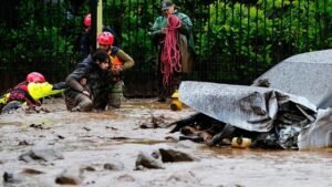 Chile declaró alerta roja en Santiago por un temporal con inundaciones y evacuaciones