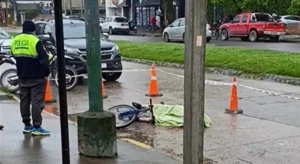 Un ciclista de 62 años murió tras descompensarse en la avenida Aconquija de Yerba Buena