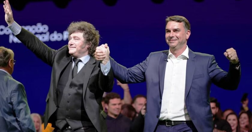 Milei felicitó a Flávio Bolsonaro tras las elecciones en Brasil: “Histórica elección ante el comunista de Lula”