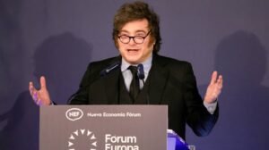 Milei cruzó a Pedro Sánchez y advirtió que Malvinas representa un riesgo para la región