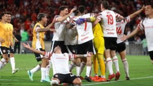 Estudiantes eliminó a Flamengo por penales en el Maracaná y jugará la final ante Palmeiras