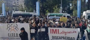 Discapacidad en emergencia: convocan a una movilización en Plaza Independencia