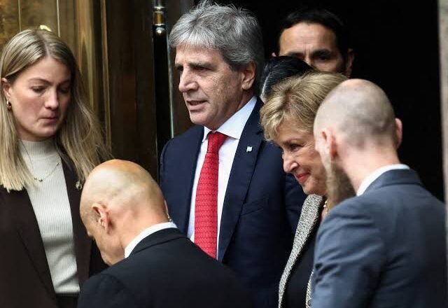La caída del IVA preocupa al FMI: le pidió a Caputo discutir el rumbo fiscal