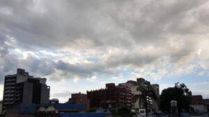 Cómo estará el tiempo este lunes feriado en Tucumán: ¿Seguirá la lluvia?