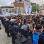 Una multitud marchó en Tucumán para pedir que se cumpla con la Ley de Financiamiento Universitario