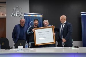 La UBA le entregó a Messi el título de Doctor Honoris Causa por ser ejemplo de “perseverancia y ejercicio ético”