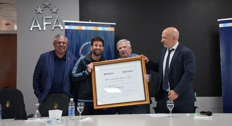 La UBA le entregó a Messi el título de Doctor Honoris Causa por ser ejemplo de “perseverancia y ejercicio ético”