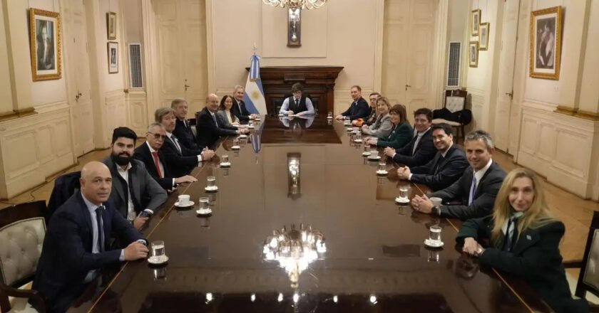 Milei anticipó un viaje a España tras reencontrarse con Bullrich y su gabinete después de tres semanas