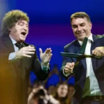 Javier Milei felicitó a Flávio Bolsonaro y le envió un mensaje de cara al futuro