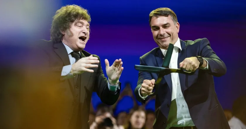 Javier Milei felicitó a Flávio Bolsonaro y le envió un mensaje de cara al futuro