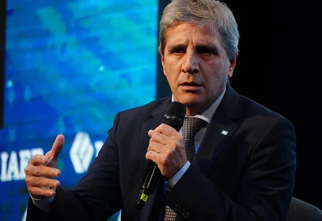 Caputo confirmó que recurrirá al swap con China para pagar deuda y subió el riesgo país