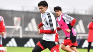Tobías Andrada recibió el alta en River y se perfila como titular contra Estudiantes de Río Cuarto