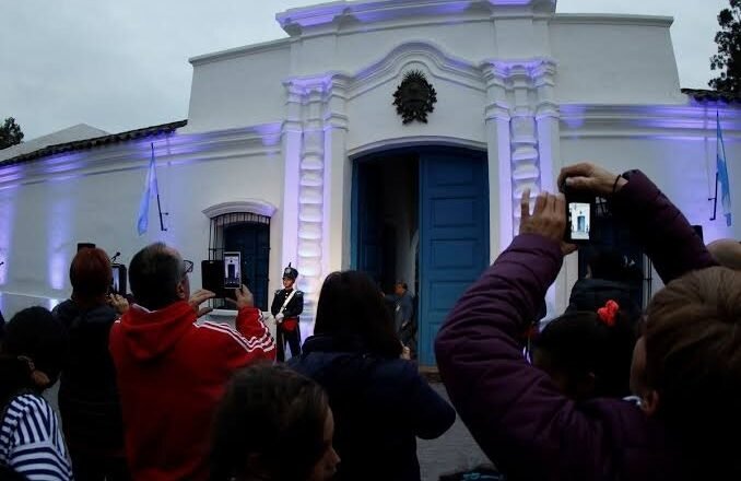 Fin de semana largo: casi 1,5 millones de turistas viajaron por el país, pero el gasto cayó frente al año pasado